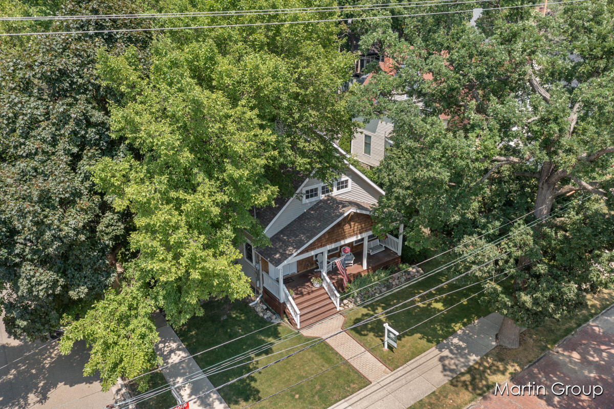 1571 Wealthy Street SE