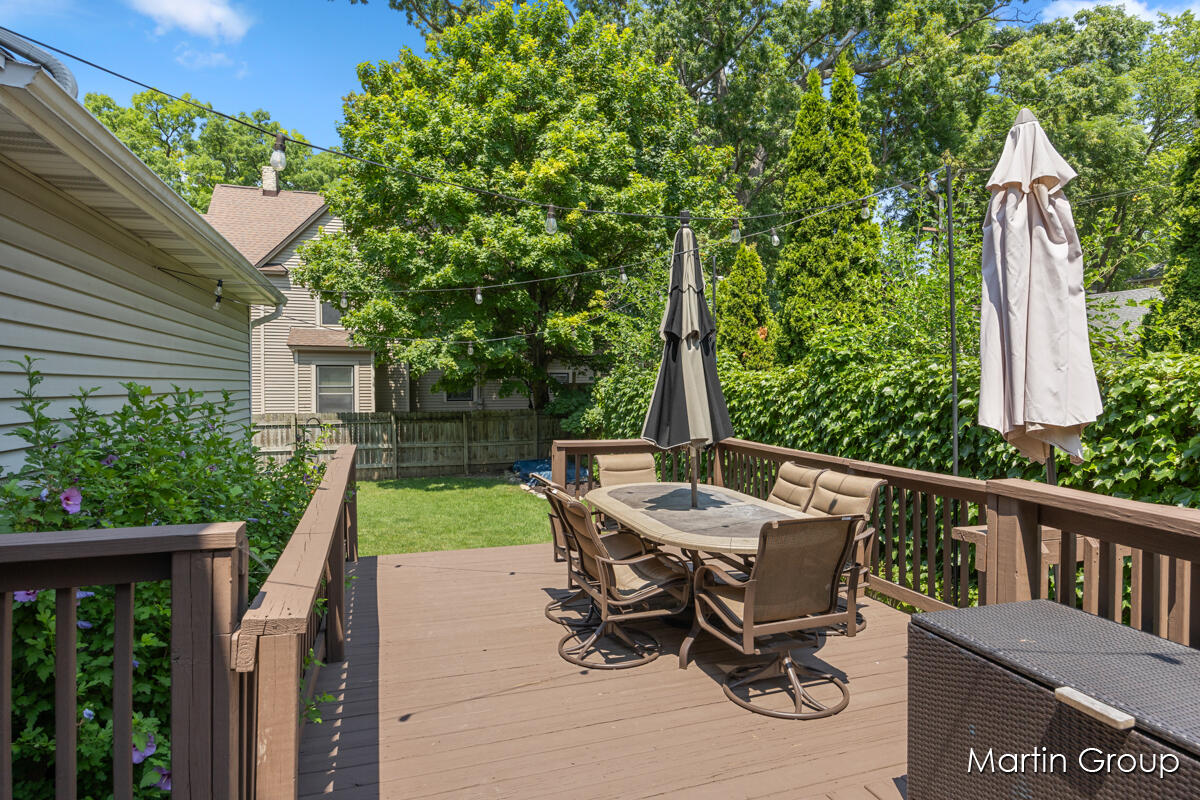 1571 Wealthy Street SE