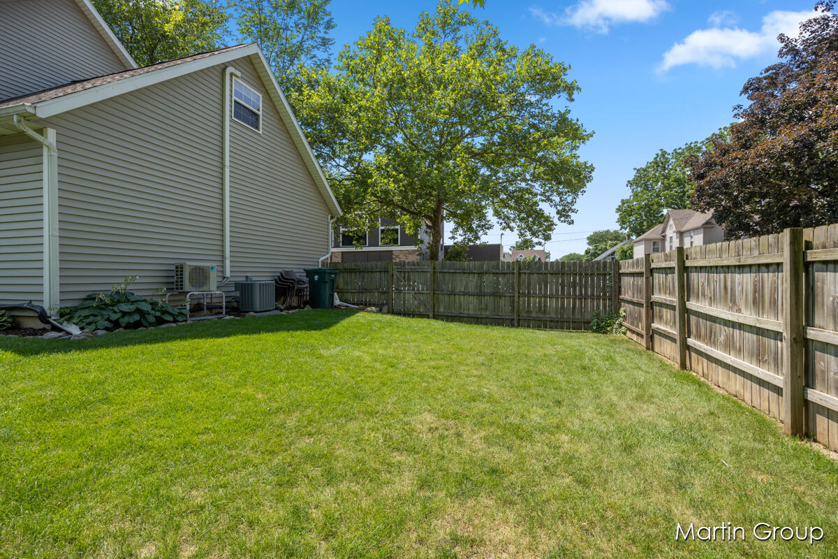 1571 Wealthy Street SE