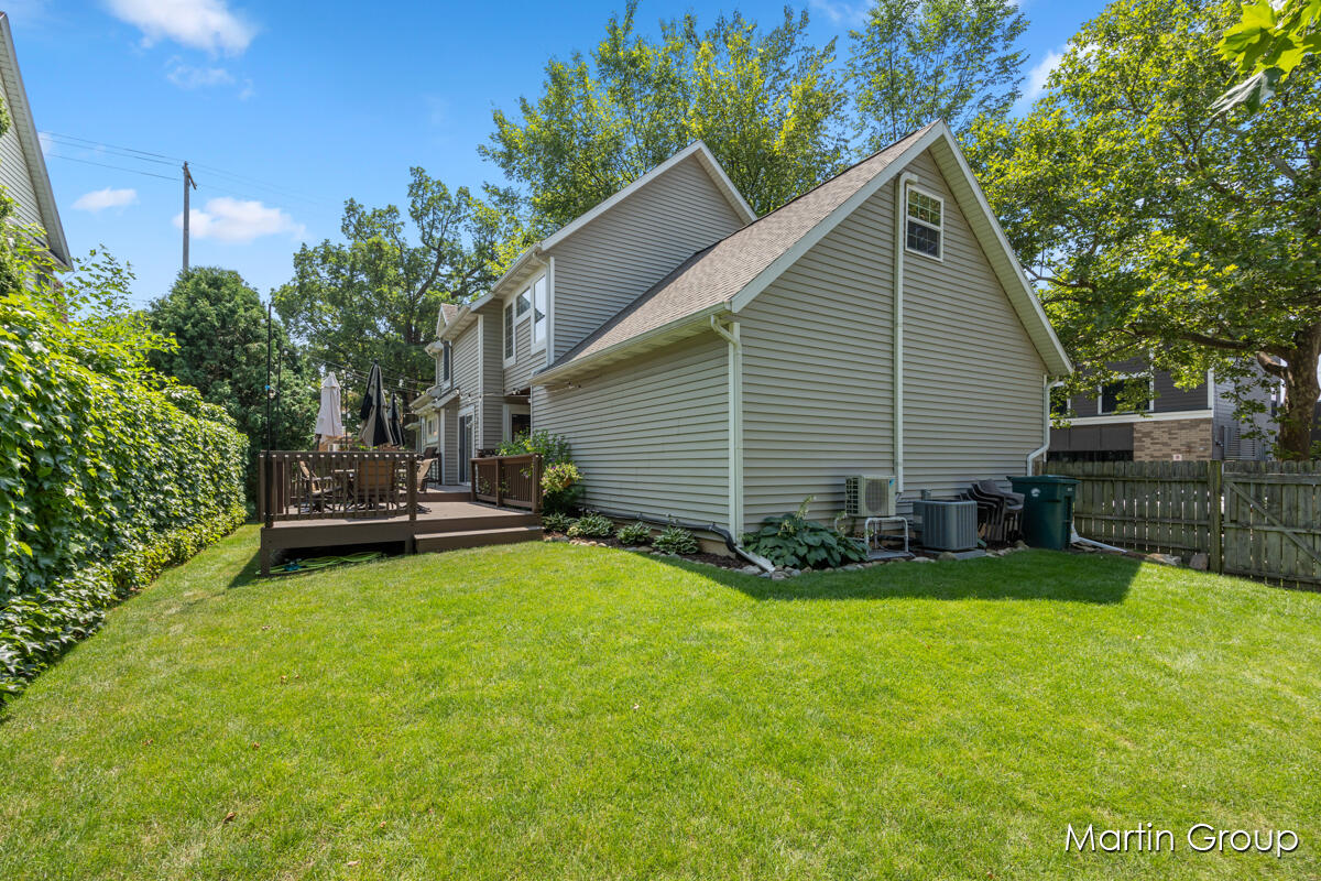 1571 Wealthy Street SE