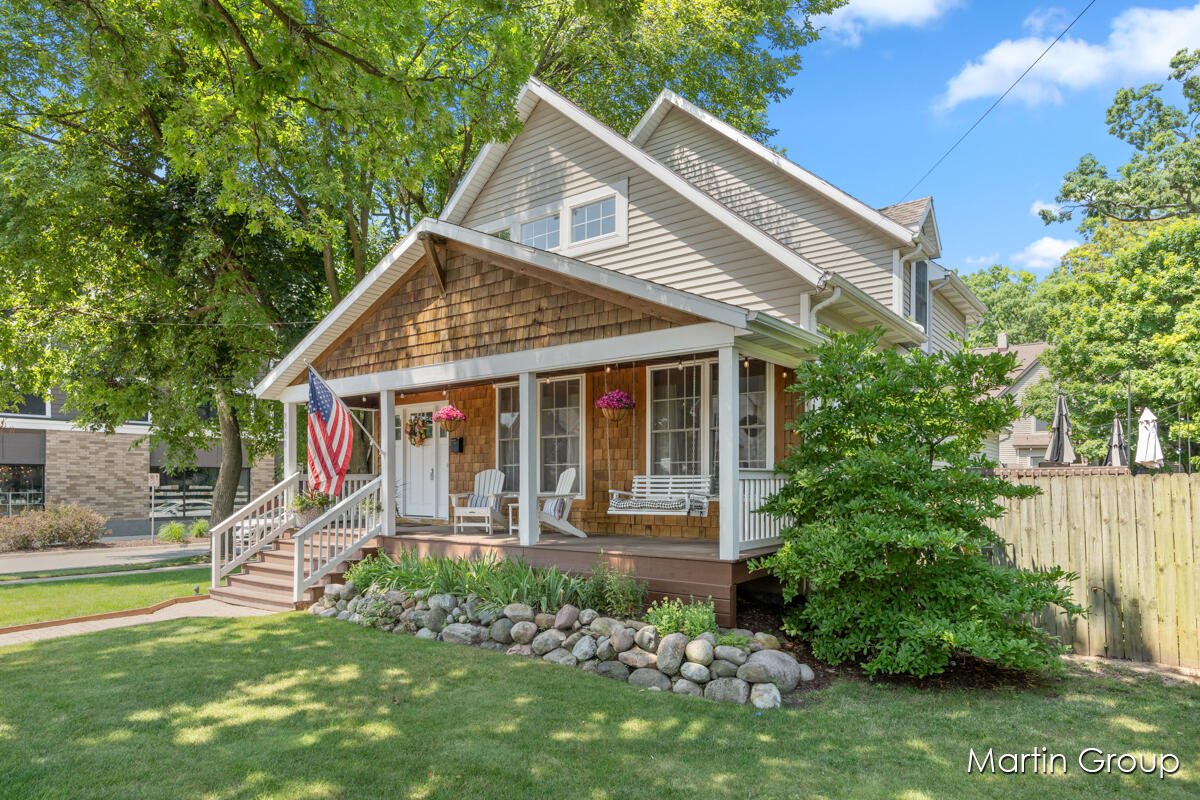 1571 Wealthy Street SE