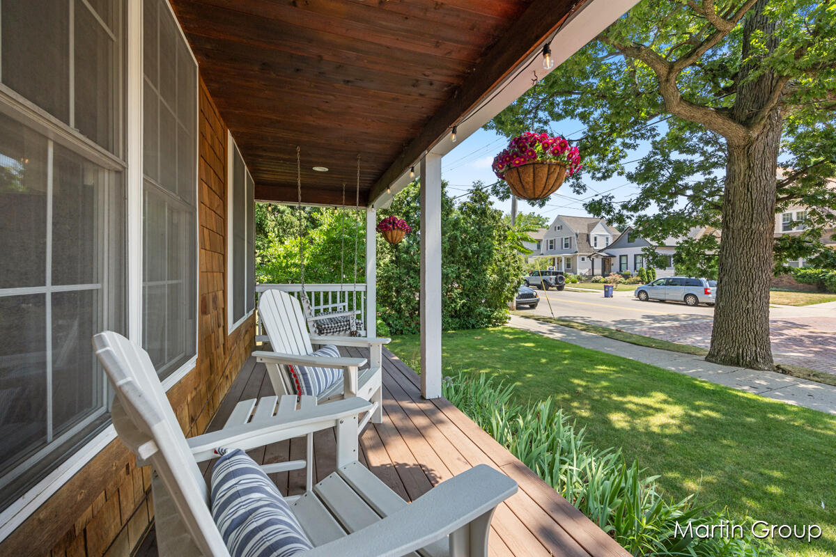 1571 Wealthy Street SE