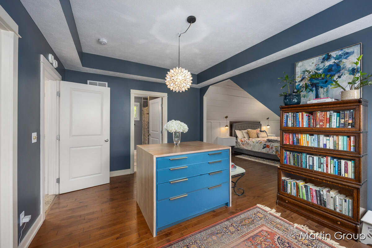 1571 Wealthy Street SE