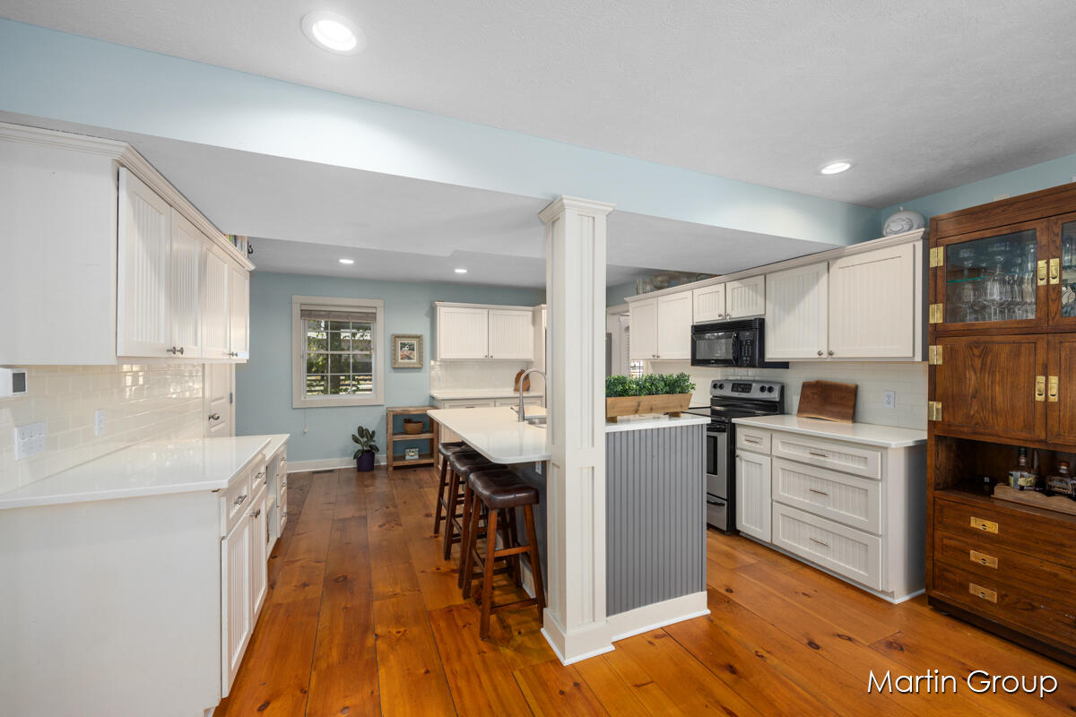 1571 Wealthy Street SE