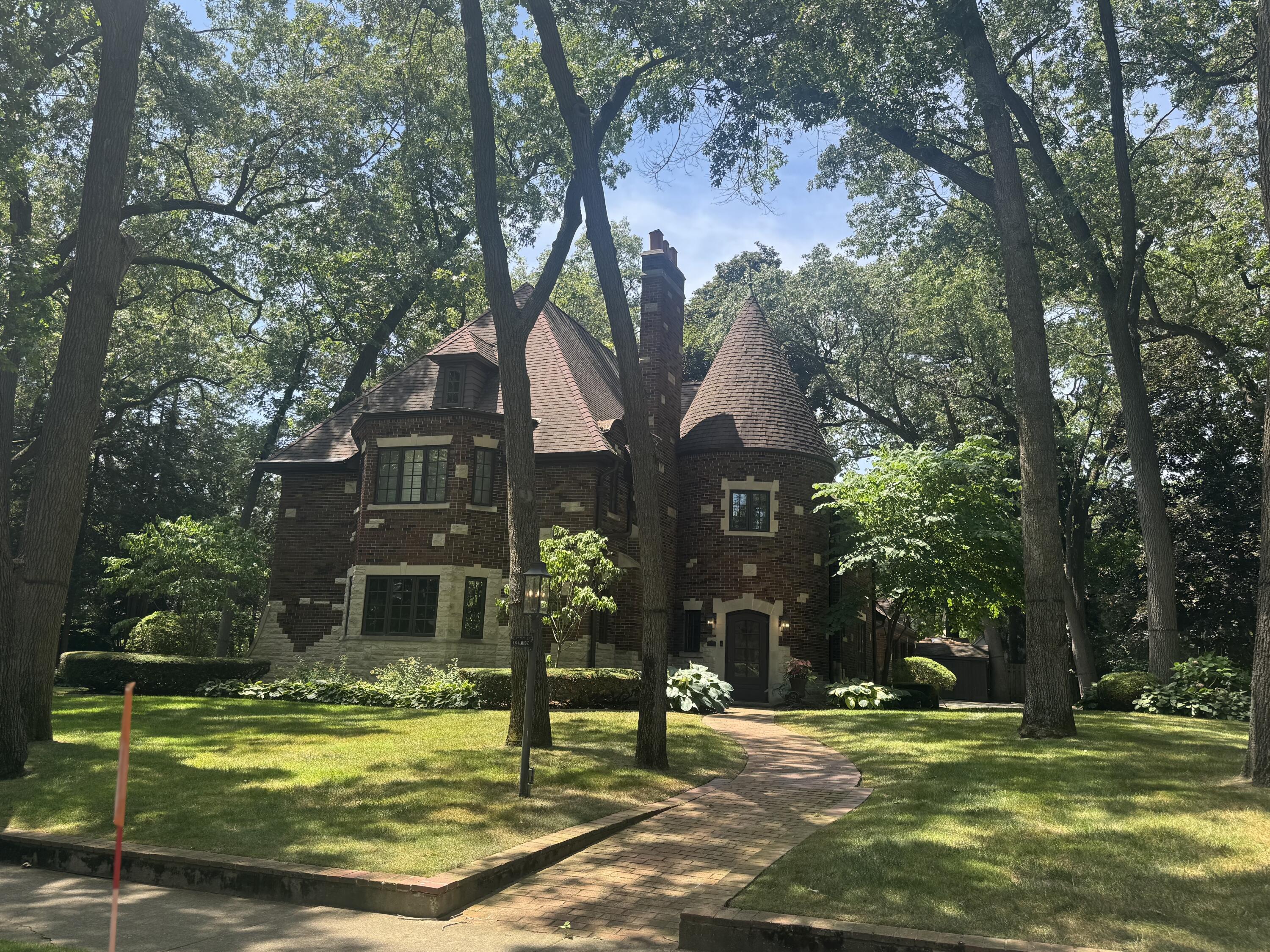 935 Cambridge Drive SE