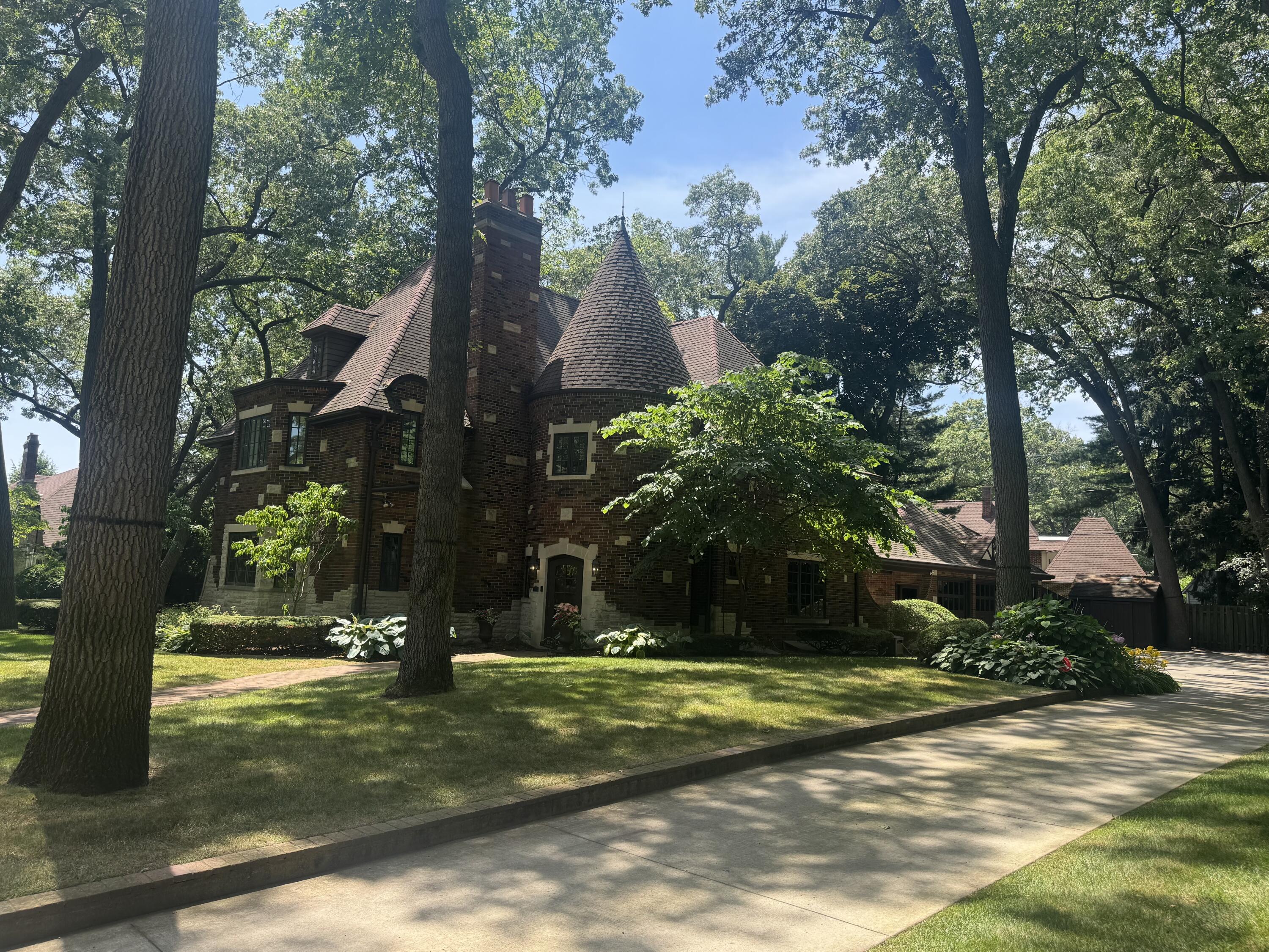 935 Cambridge Drive SE