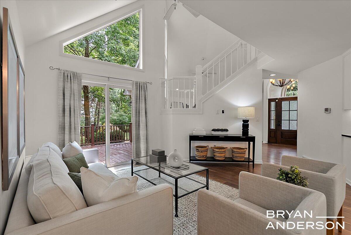 1111 Lasalette Drive SE