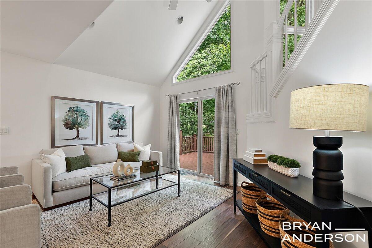 1111 Lasalette Drive SE