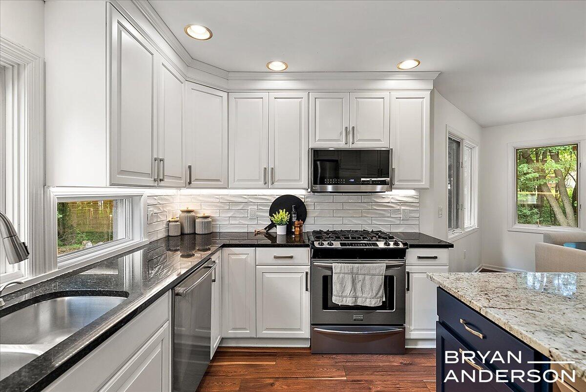 1111 Lasalette Drive SE