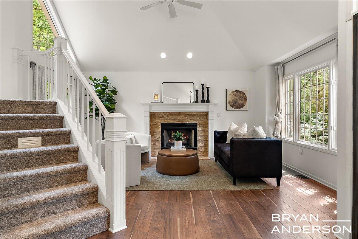 1111 Lasalette Drive SE