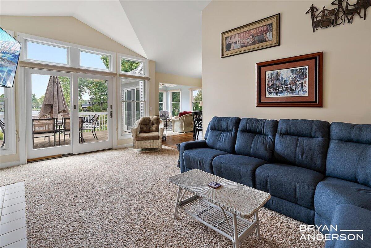 6919 Verde Vista Drive NE