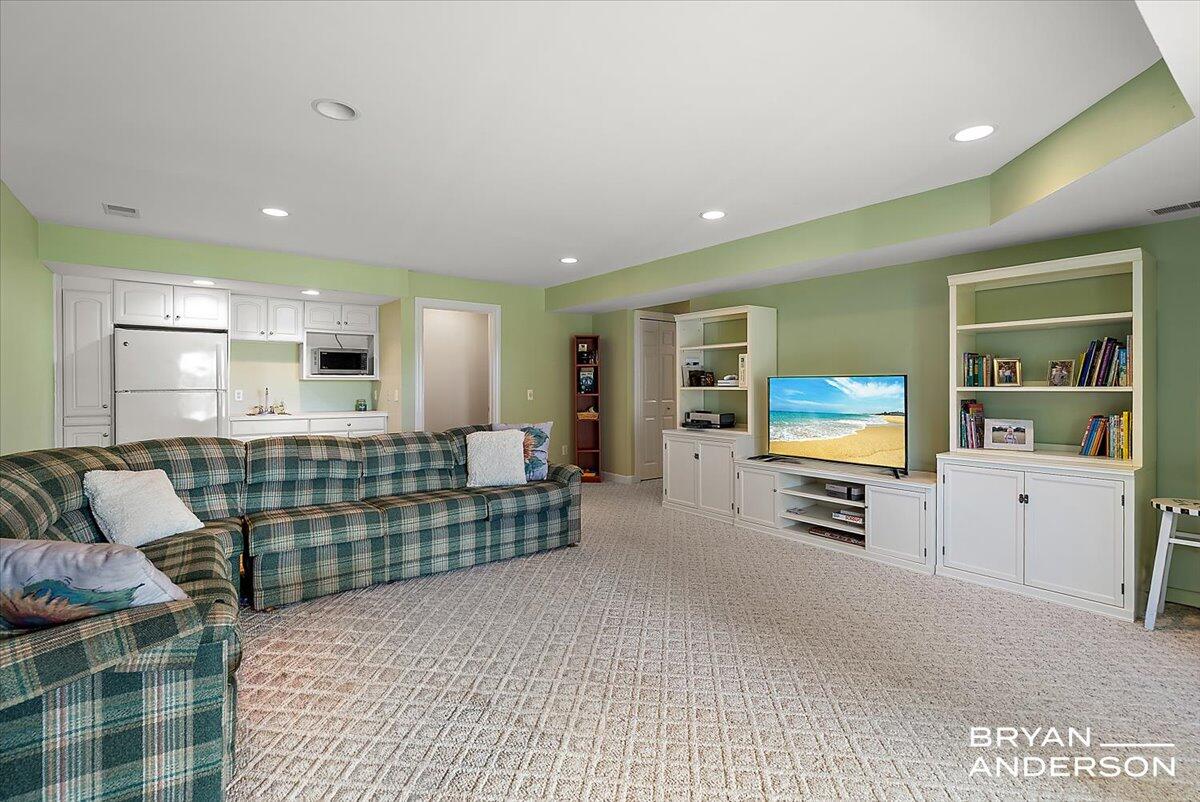 6919 Verde Vista Drive NE