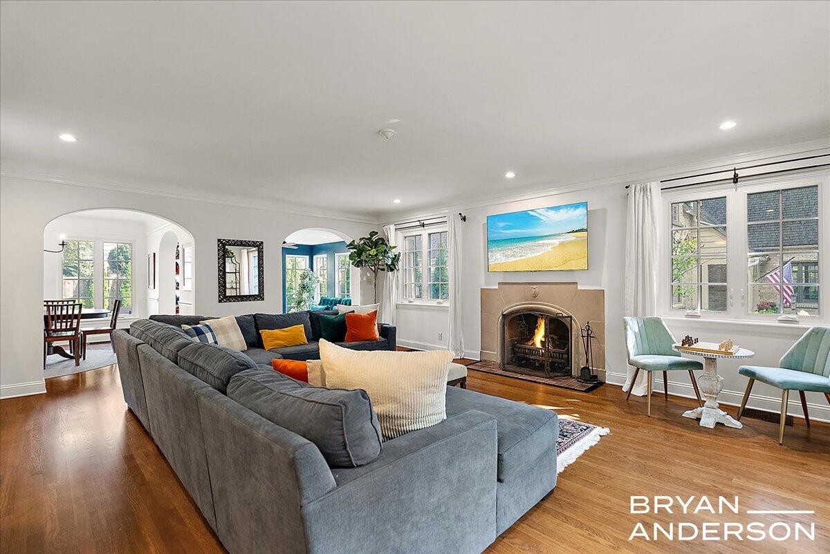 926 Cambridge Drive SE