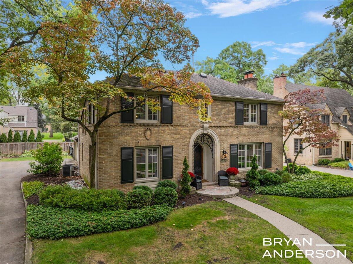 926 Cambridge Drive SE