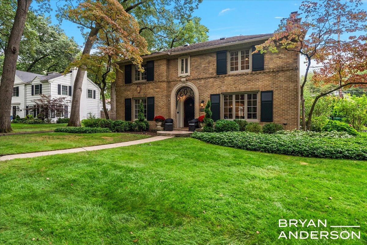 926 Cambridge Drive SE