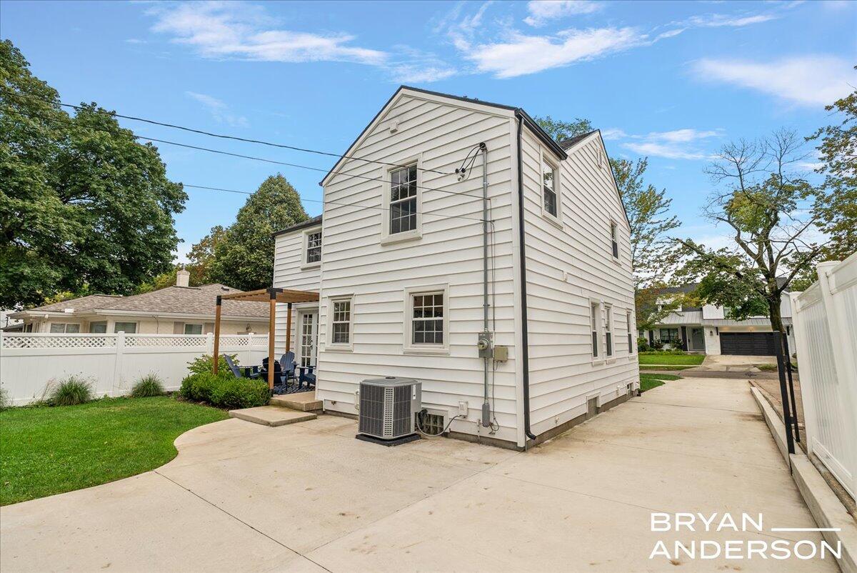 1028 Pinecrest Avenue SE