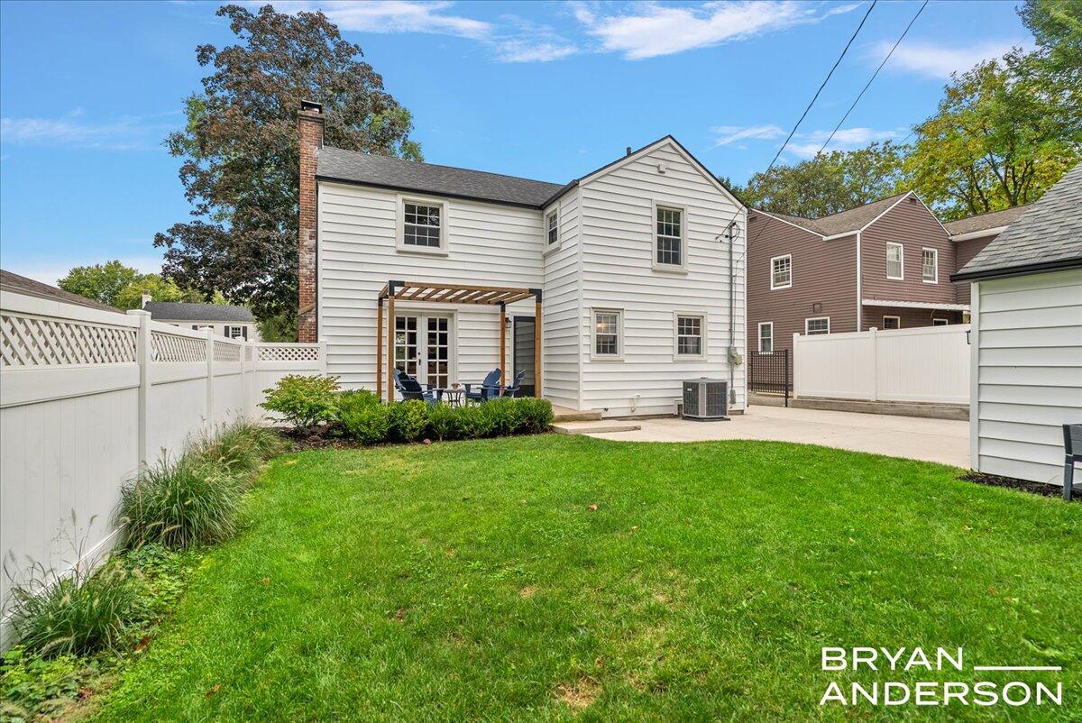 1028 Pinecrest Avenue SE