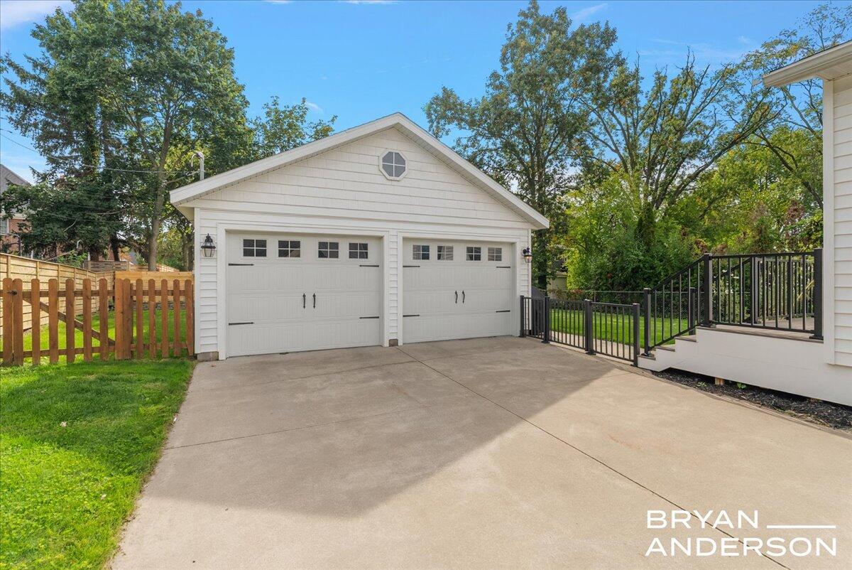 2462 Beechwood Drive SE