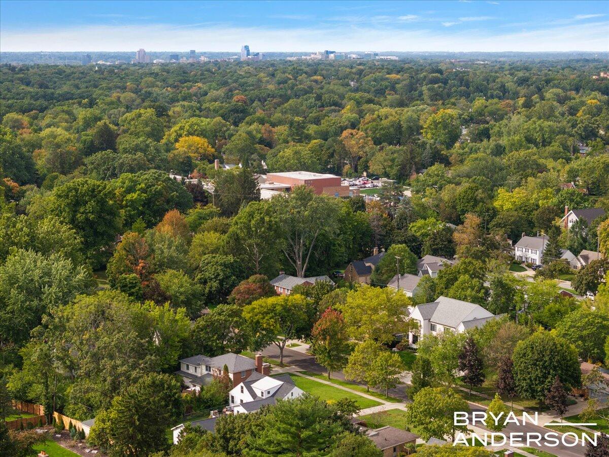 2462 Beechwood Drive SE