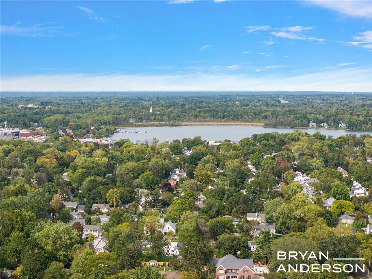 2462 Beechwood Drive SE