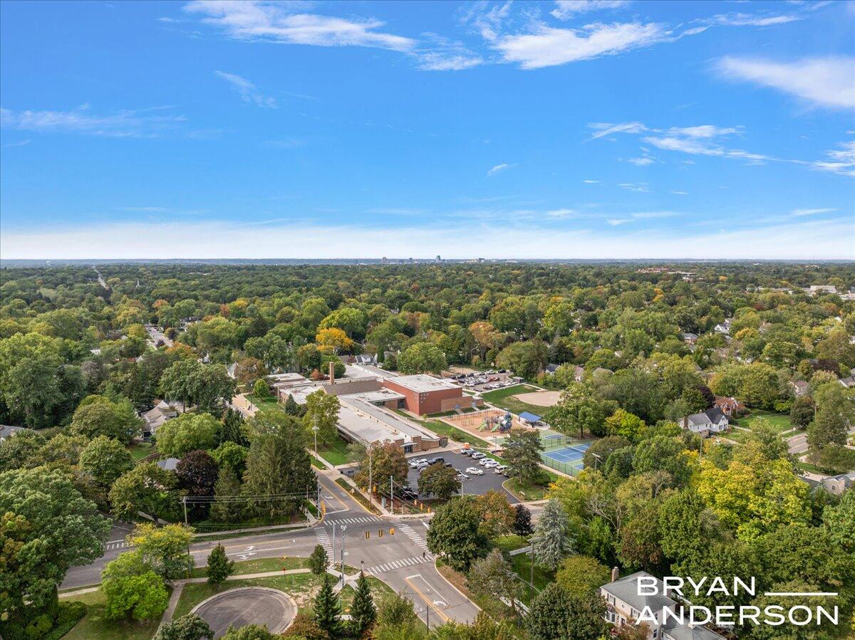 2462 Beechwood Drive SE