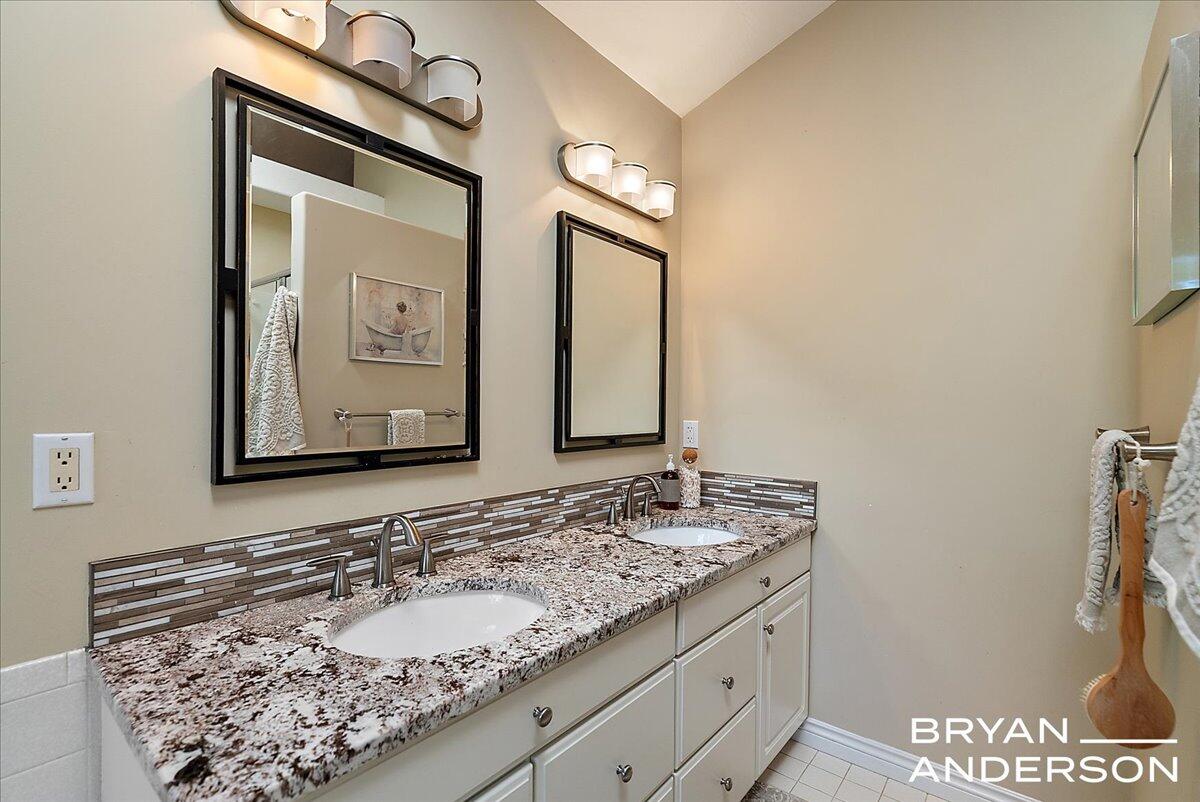 7257 Decosta Drive NE, Rockford