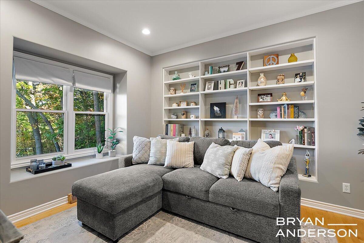 7257 Decosta Drive NE, Rockford