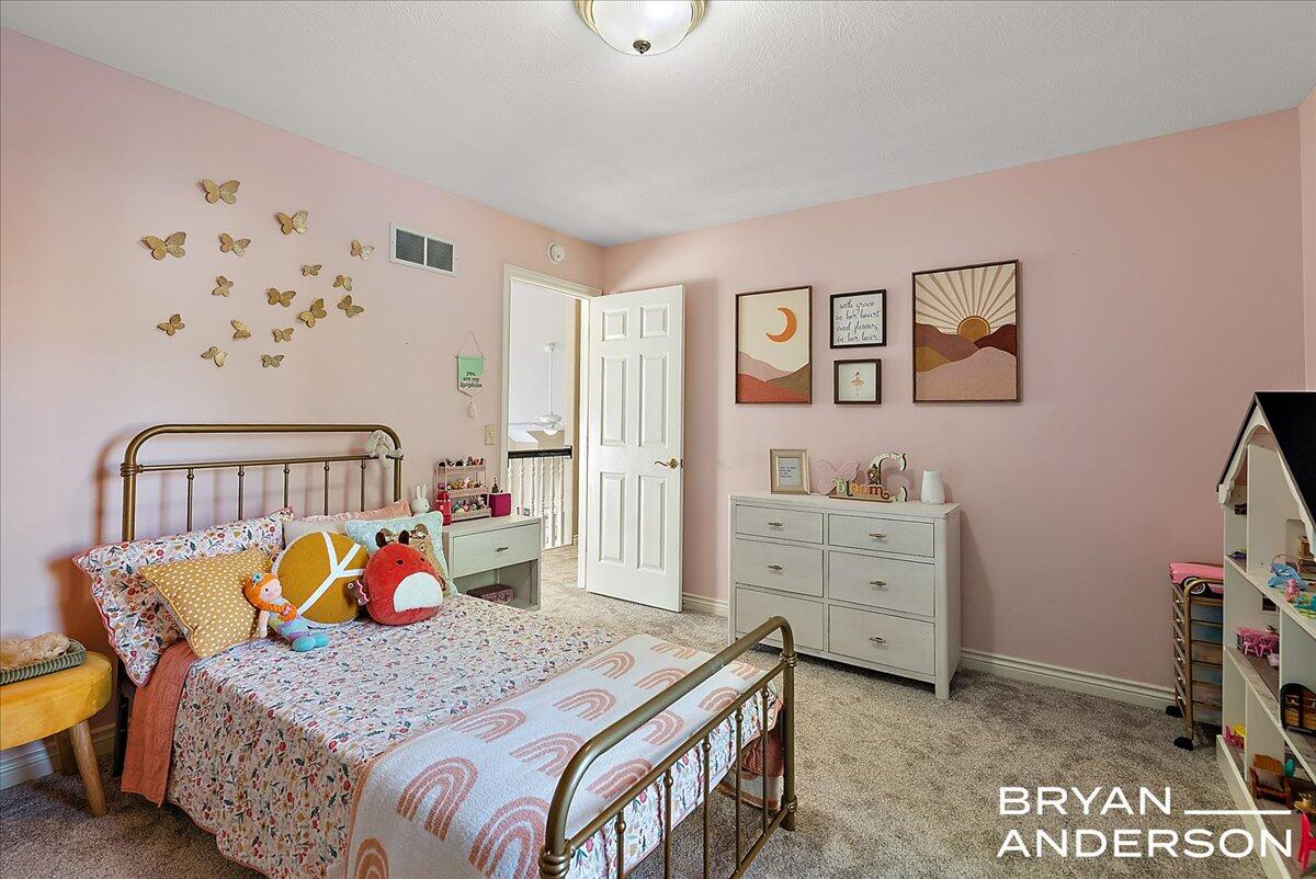 7257 Decosta Drive NE, Rockford