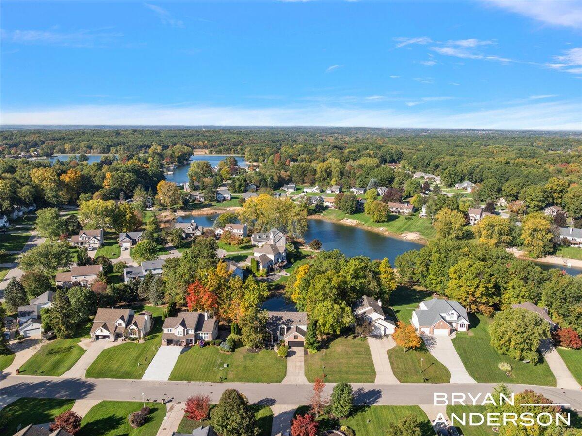 7257 Decosta Drive NE, Rockford