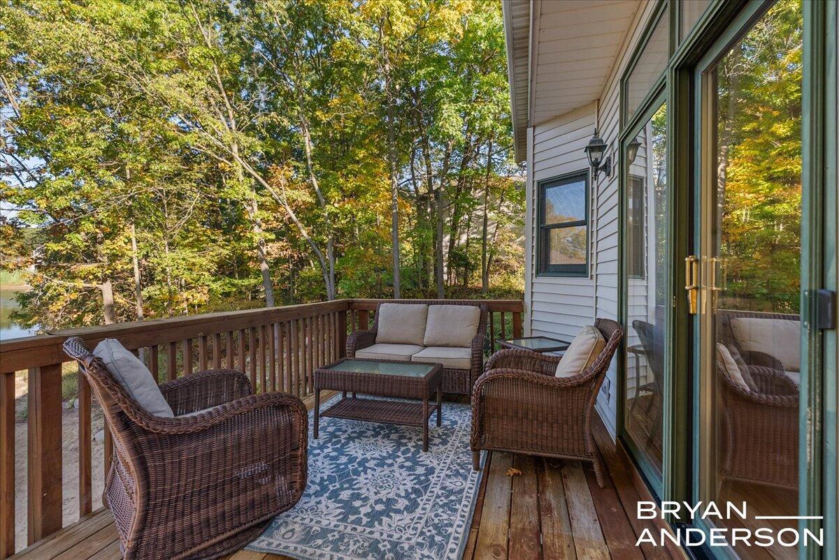 7257 Decosta Drive NE, Rockford