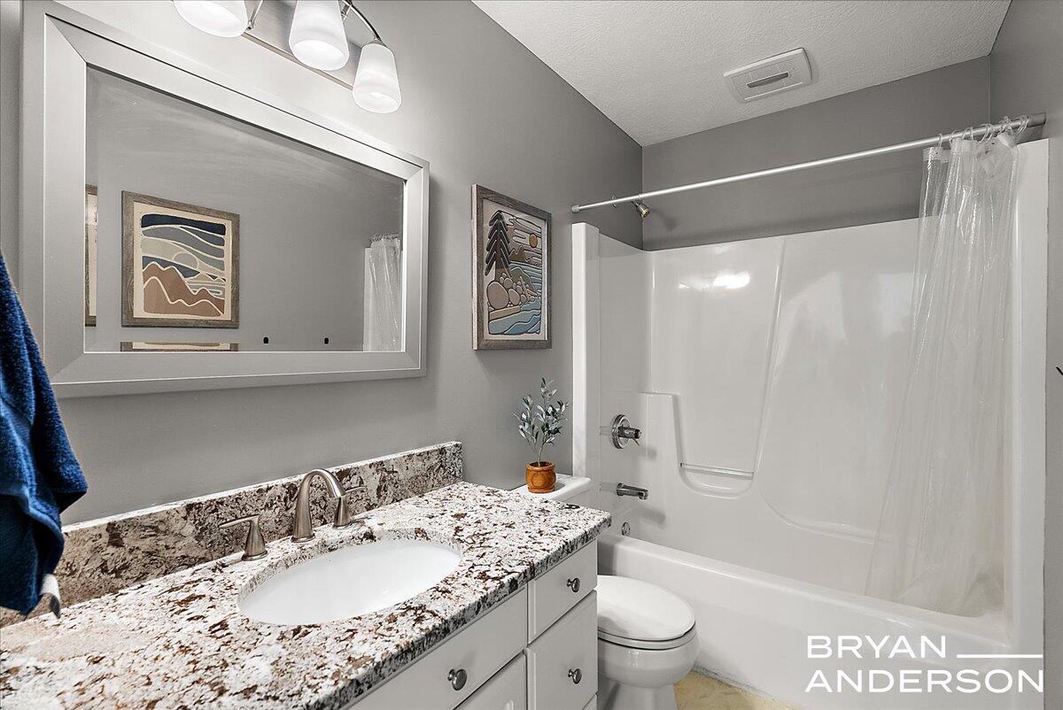 7257 Decosta Drive NE, Rockford