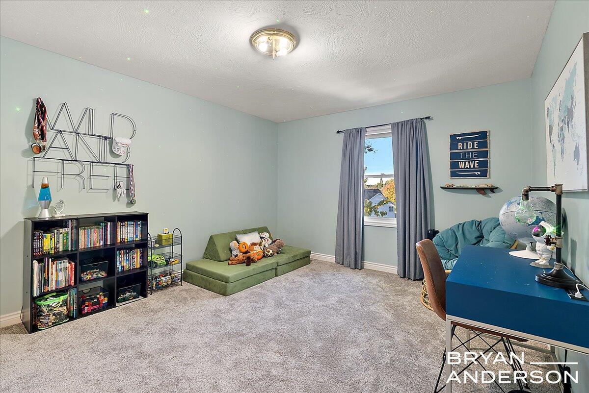 7257 Decosta Drive NE, Rockford