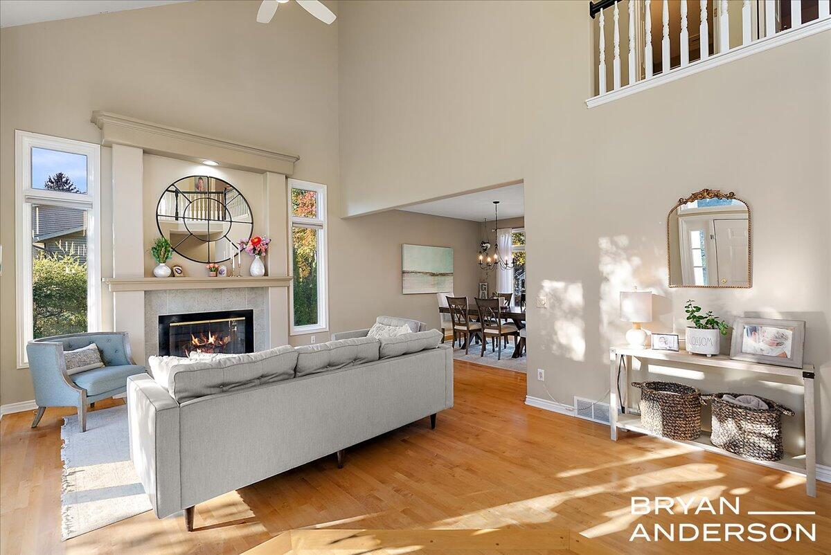 7257 Decosta Drive NE, Rockford