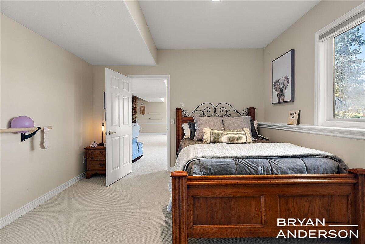 7257 Decosta Drive NE, Rockford