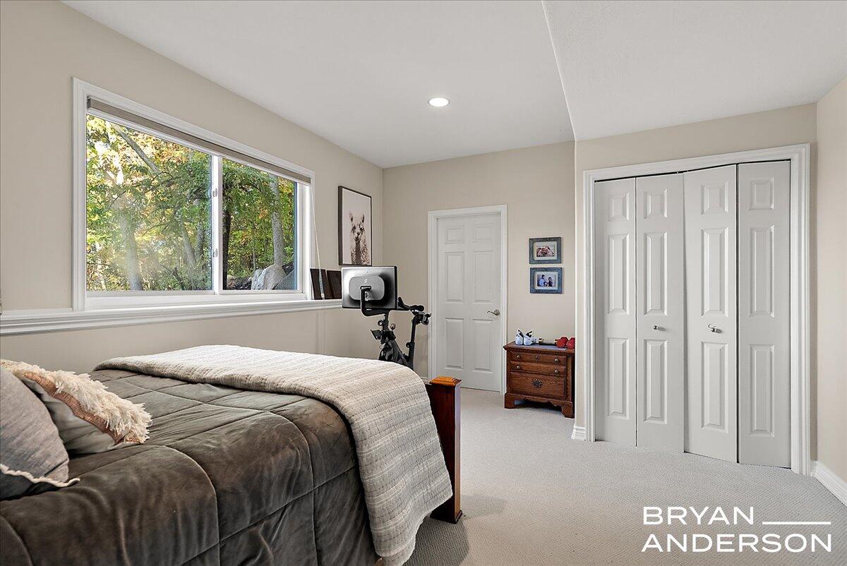 7257 Decosta Drive NE, Rockford