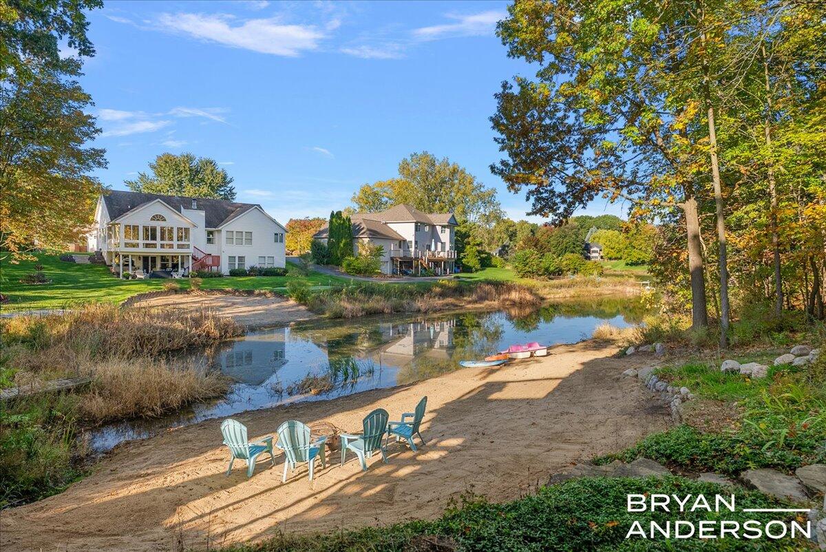 7257 Decosta Drive NE, Rockford