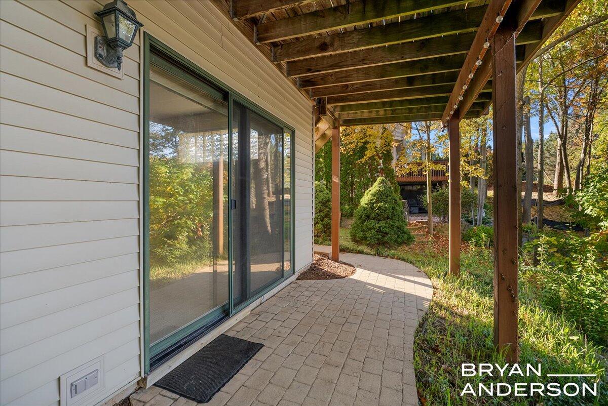 7257 Decosta Drive NE, Rockford