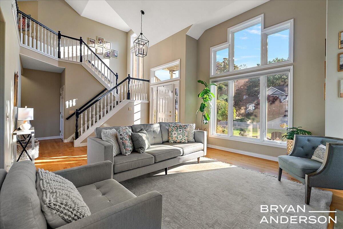 7257 Decosta Drive NE, Rockford