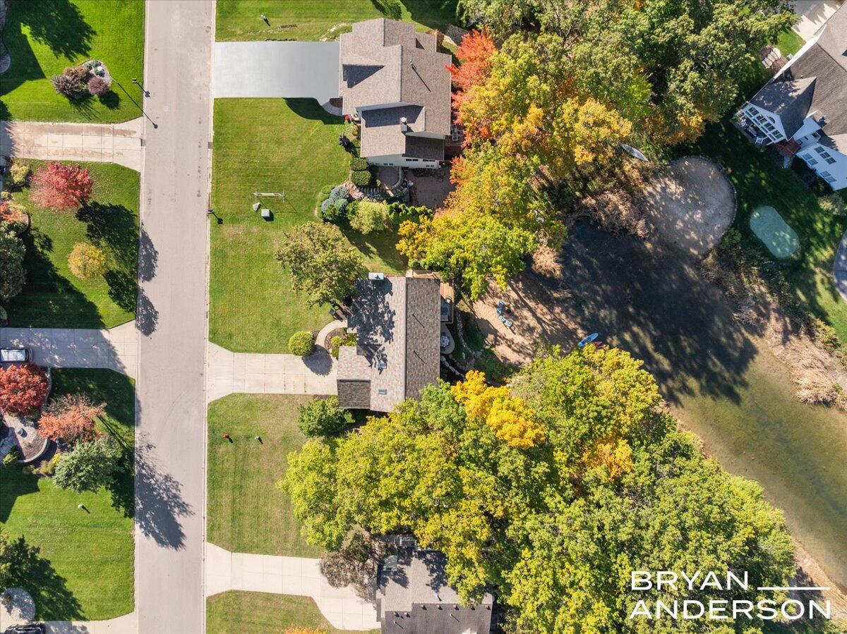 7257 Decosta Drive NE, Rockford