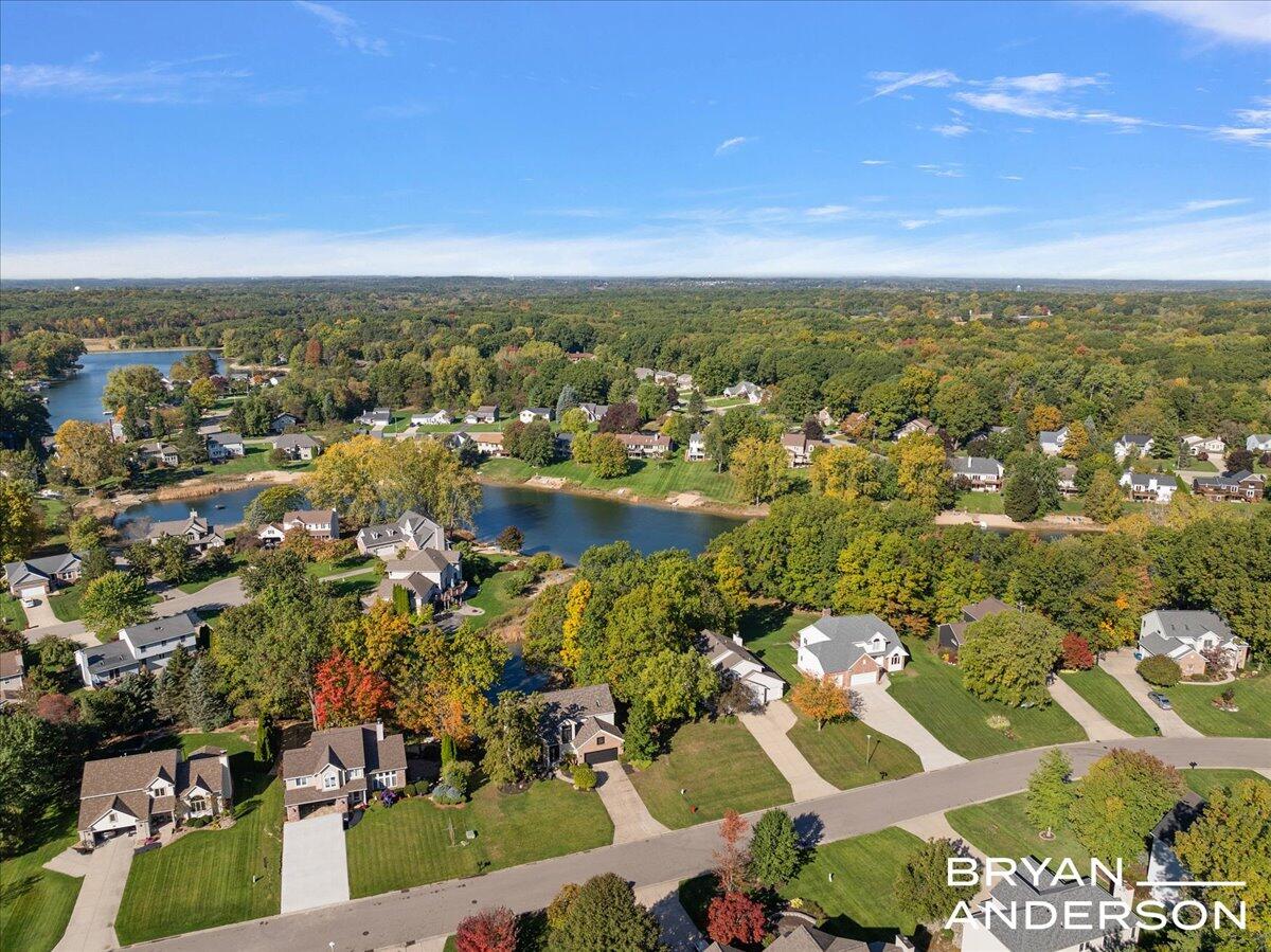 7257 Decosta Drive NE, Rockford