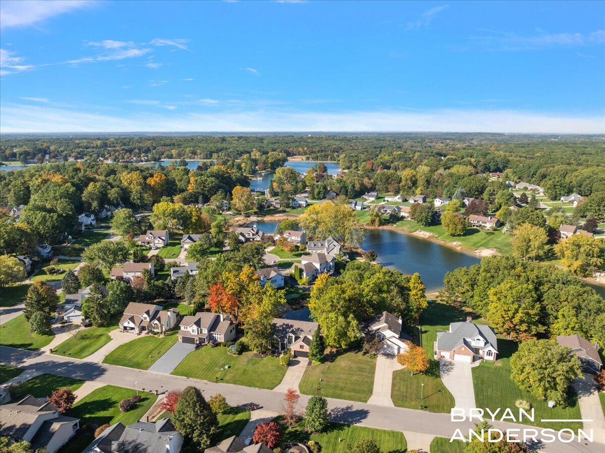 7257 Decosta Drive NE, Rockford