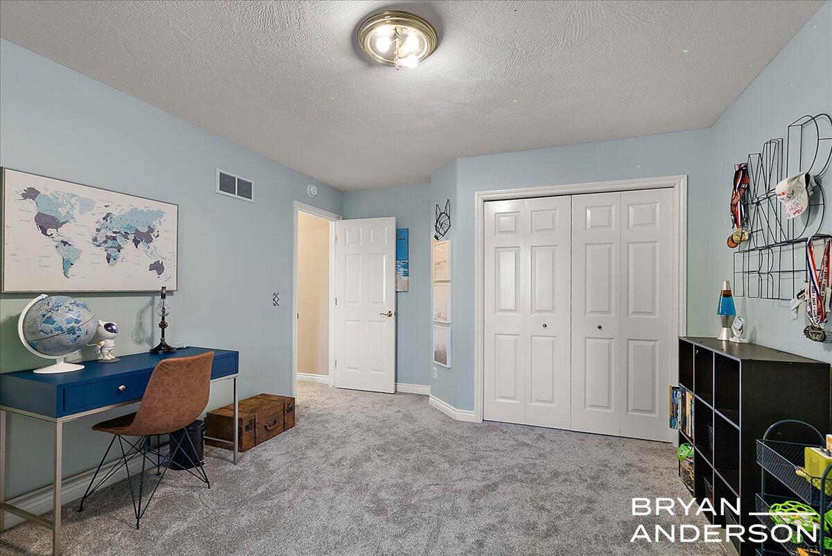 7257 Decosta Drive NE, Rockford