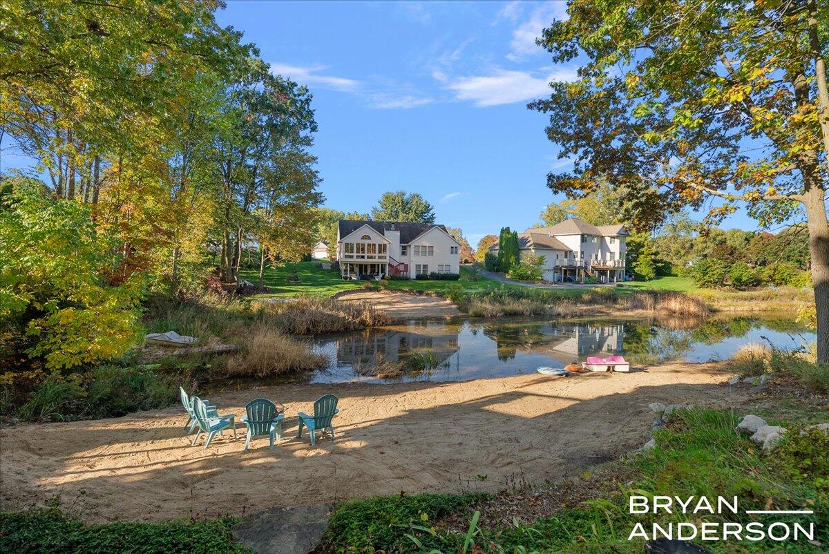 7257 Decosta Drive NE, Rockford