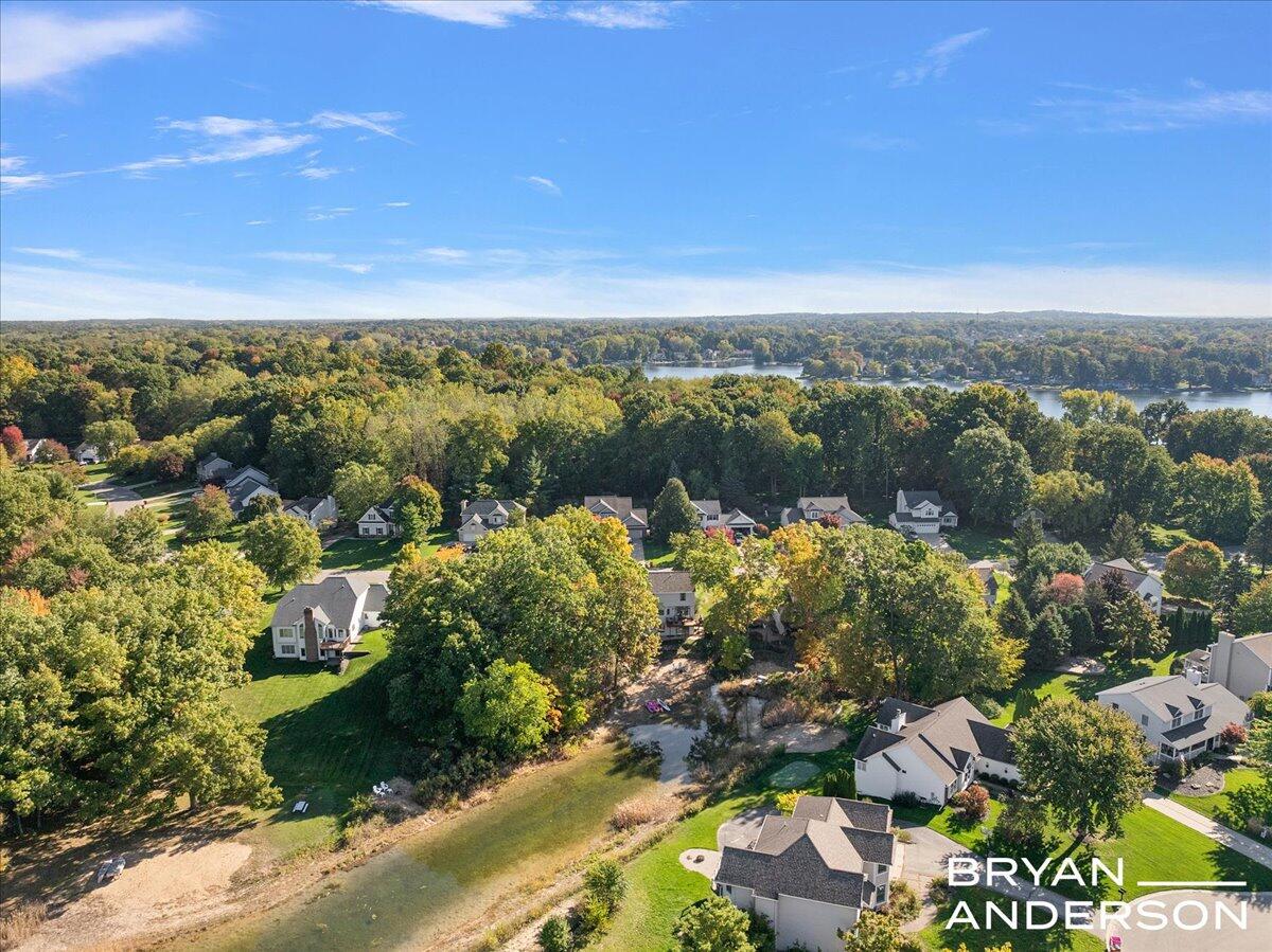 7257 Decosta Drive NE, Rockford