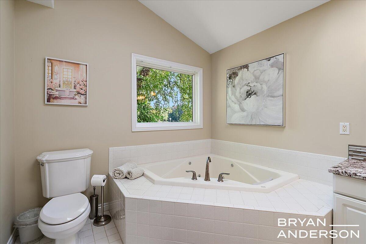 7257 Decosta Drive NE, Rockford