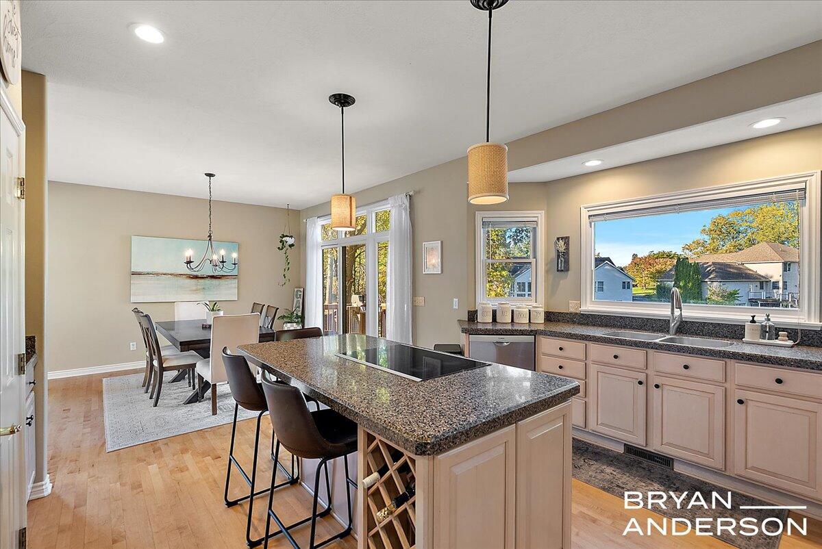 7257 Decosta Drive NE, Rockford