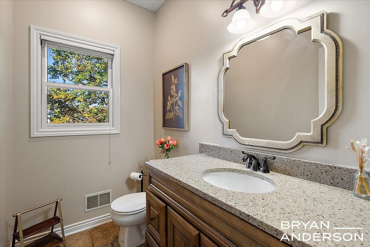 7257 Decosta Drive NE, Rockford