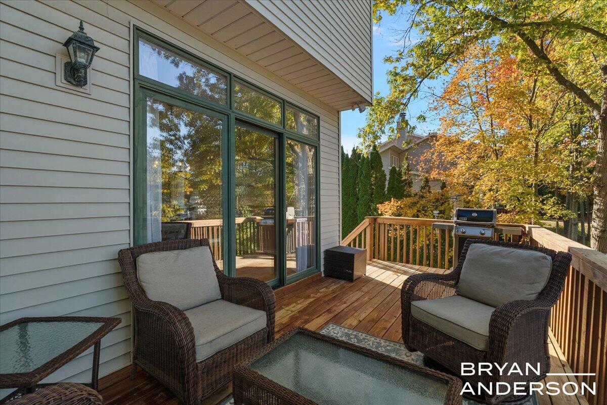 7257 Decosta Drive NE, Rockford