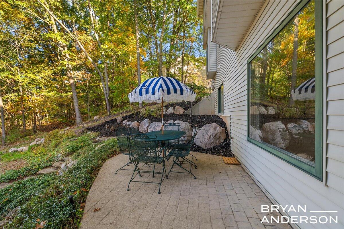 7257 Decosta Drive NE, Rockford