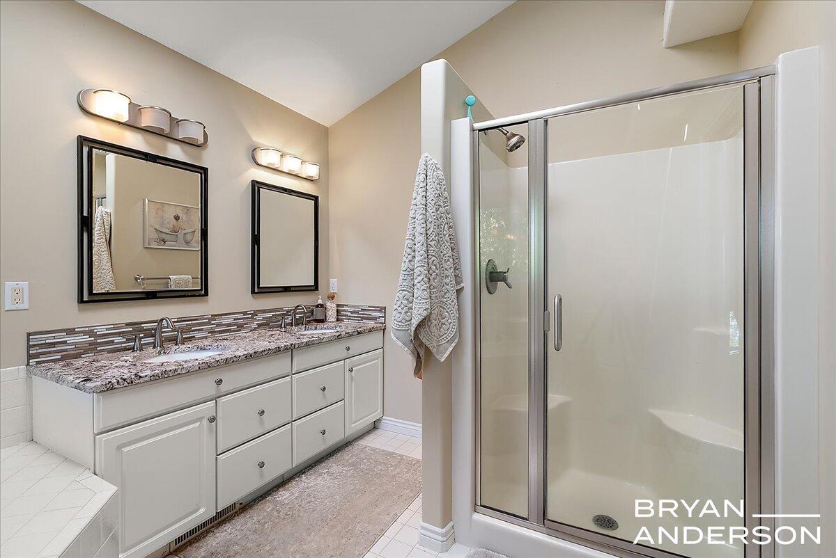 7257 Decosta Drive NE, Rockford